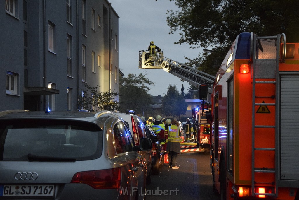 Feuer 2 Y Kellerbrand Koeln Ostheim Ruppinerstr P007.JPG - Miklos Laubert